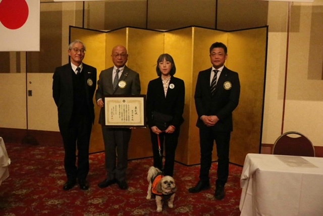 知立ロータリークラブ様から「杜若大賞」を表彰（写真提供：中日総合サービス・知立くらしのニュース）